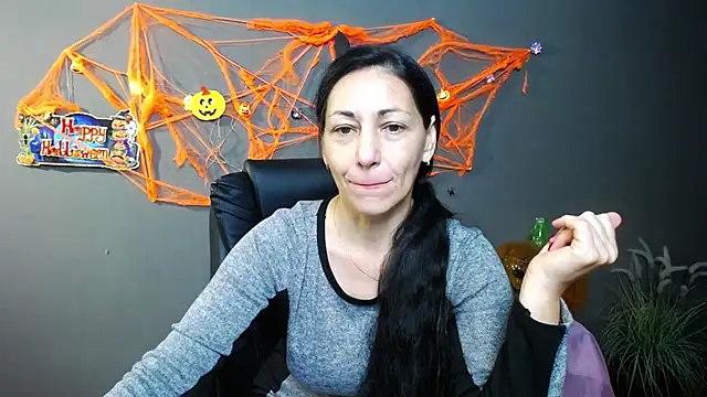 Snapshot of LiluGrants chatting on October 23, 6:06 pm LiluGrants online show from October 23, 6:06 pm