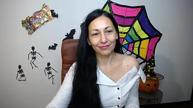 Snapshot of LiluGrants chatting on October 24, 6:15 pm LiluGrants online show from October 24, 6:15 pm