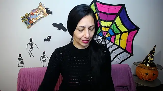 Snapshot of LiluGrants chatting on October 25, 6:13 pm LiluGrants online show from October 25, 6:13 pm