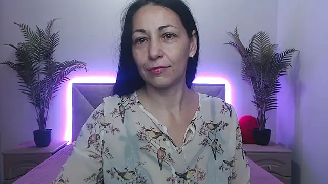 Snapshot of LiluGrants chatting on November 4, 7:13 pm LiluGrants online show from November 4, 7:13 pm