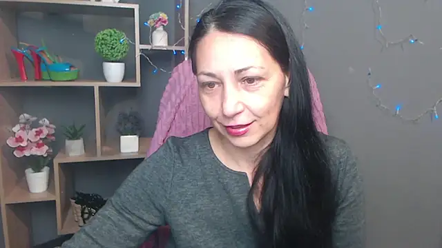 Snapshot of LiluGrants chatting on November 7, 7:03 pm LiluGrants online show from November 7, 7:03 pm