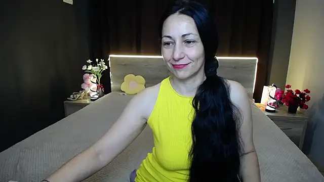 Snapshot of LiluGrants chatting on November 18, 7:07 pm LiluGrants online show from November 18, 7:07 pm