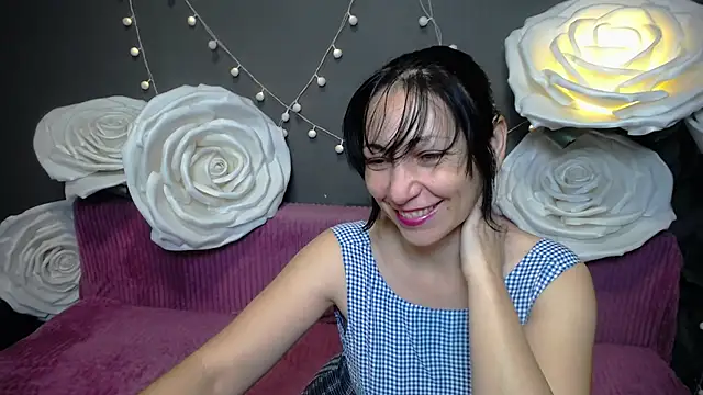 Snapshot of LiluGrants chatting on November 24, 7:13 pm LiluGrants online show from November 24, 7:13 pm