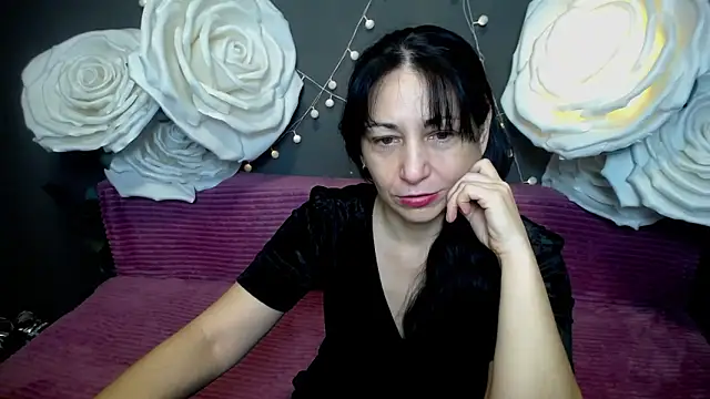 Snapshot of LiluGrants chatting on December 4, 7:11 pm LiluGrants online show from December 4, 7:11 pm