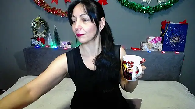 Snapshot of LiluGrants chatting on December 13, 7:53 pm LiluGrants online show from December 13, 7:53 pm