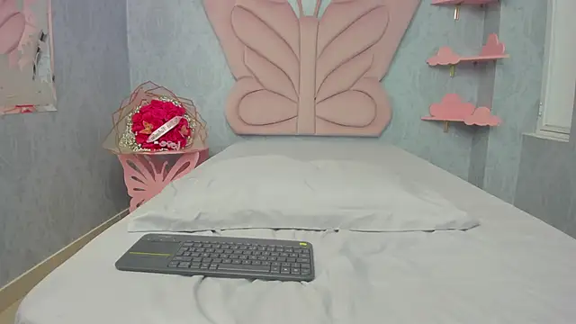 MaddyCute4u online show from February 14, 6:19 pm