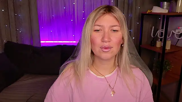 MilaBott online show from November 18, 8:24 pm