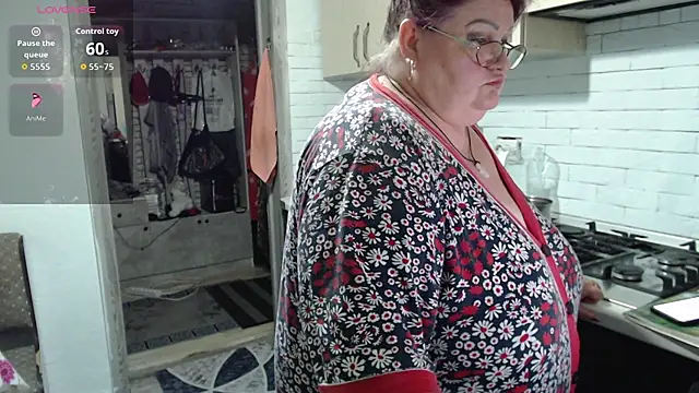 Snapshot of Goddess57 chatting on June 14, 6:32 pm Goddess57 online show from June 14, 6:32 pm