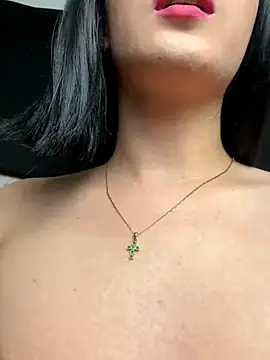 Snapshot of HotStar_yes chatting on November 9, 11:14 pm HotStar yes online show from November 9, 11:14 pm