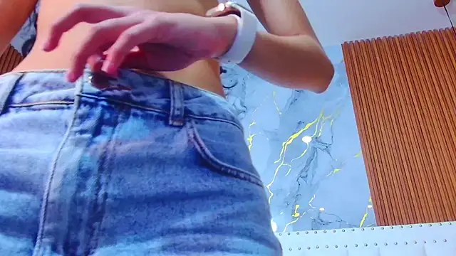 Snapshot of Beautifulskinny18 chatting on March 2, 7:56 pm Beautifulskinny18 online show from March 2, 7:56 pm