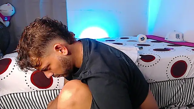 Snapshot of Logan_cocky chatting on March 11, 10:31 pm Logan cocky online show from March 11, 10:31 pm