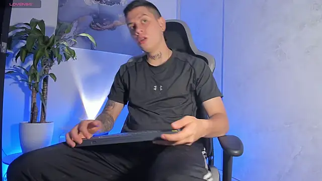 Yeiko Romero  online show from December 22, 5:10 pm