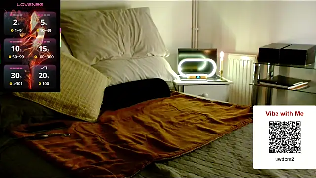 ImYourXtoy online show from February 14, 9:00 pm