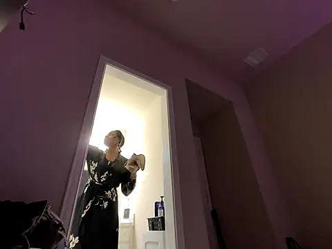 wynterheat online show from September 10, 5:40 am