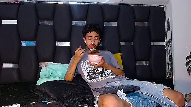 RyanRizzo online show from December 10, 12:39 am