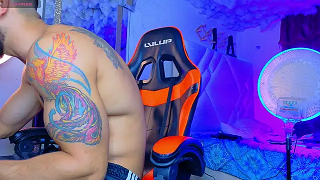 Rich boy01 online show from February 16, 11:56 pm