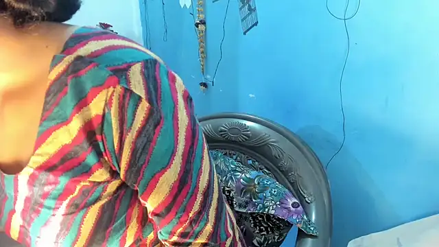 aarjulove online show from March 11, 3:40 pm