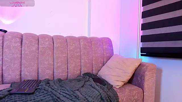  scarletmoore online show from April 1, 11:33 am