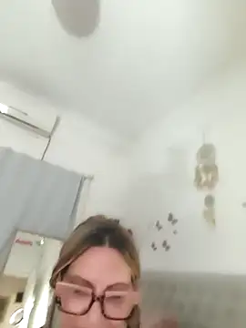 lolavalecuatro online show from March 13, 11:11 pm