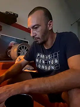 donnuozfutura online show from October 5, 6:12 am