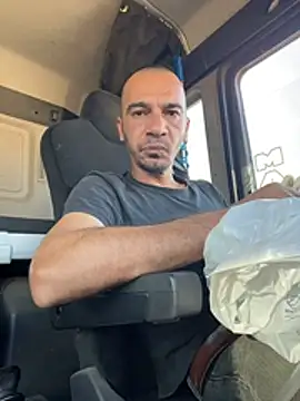 donnuozfutura online show from November 11, 1:22 pm