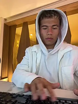 Logan smith1 online show from February 15, 6:02 am