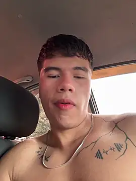 Snapshot of Logan_smith1 chatting on May 3, 7:20 pm Logan smith1 online show from May 3, 7:20 pm
