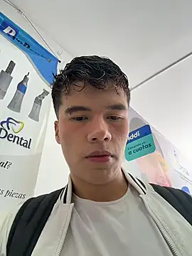 Snapshot of Logan_smith1 chatting on May 5, 3:42 pm Logan smith1 online show from May 5, 3:42 pm