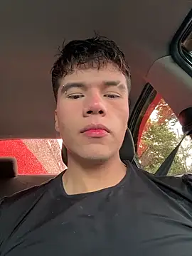 Snapshot of Logan_smith1 chatting on May 15, 9:00 pm Logan smith1 online show from May 15, 9:00 pm