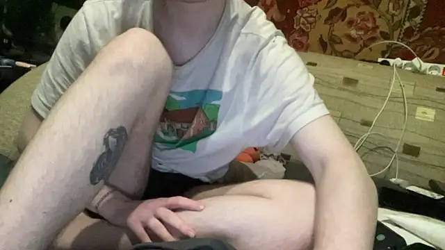 Snapshot of tyler_8x chatting on March 9, 4:22 pm tyler 8x online show from March 9, 4:22 pm