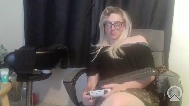 Snapshot of sexyblondetrans chatting on February 25, 1:48 am sexyblondetrans online show from February 25, 1:48 am
