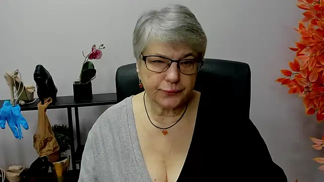 IrisDream online show from December 13, 7:15 am