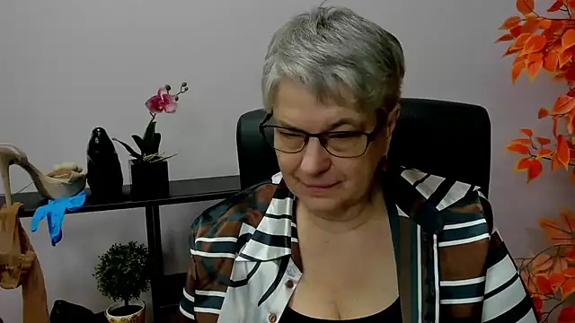 IrisDream online show from December 18, 7:15 am