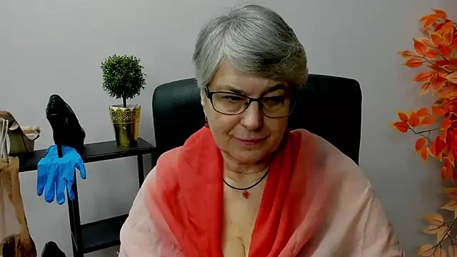 IrisDream online show from February 10, 11:15 am