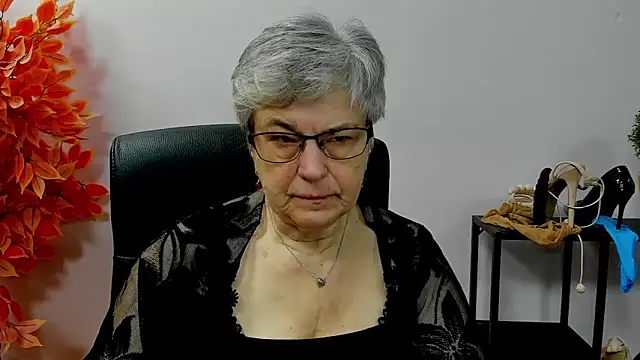 IrisDream online show from November 18, 7:13 am