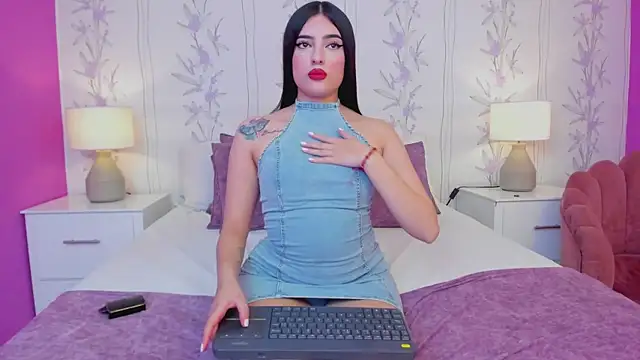 Snapshot of MadissonBacker chatting on February 19, 2:34 pm MadissonBacker online show from February 19, 2:34 pm