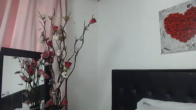 Snapshot of Angelinna_Milf chatting on December 14, 7:36 pm Angelinna Milf online show from December 14, 7:36 pm