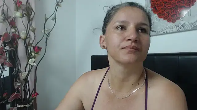 Snapshot of Angelinna_Milf chatting on December 15, 11:55 am Angelinna Milf online show from December 15, 11:55 am