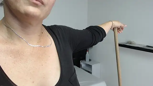 Snapshot of Angelinna_Milf chatting on December 17, 2:01 am Angelinna Milf online show from December 17, 2:01 am