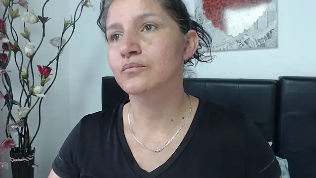 Snapshot of Angelinna_Milf chatting on January 2, 6:56 pm Angelinna Milf online show from January 2, 6:56 pm