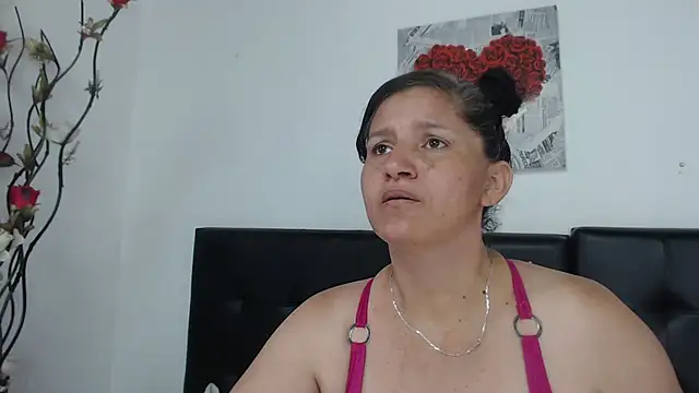 Snapshot of Angelinna_Milf chatting on January 3, 6:57 pm Angelinna Milf online show from January 3, 6:57 pm