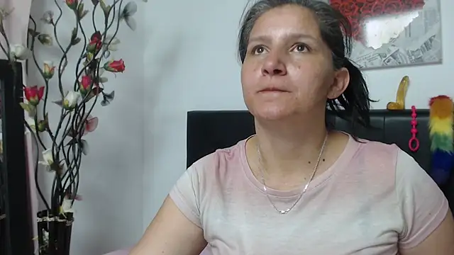 Snapshot of Angelinna_Milf chatting on January 14, 11:37 pm Angelinna Milf online show from January 14, 11:37 pm