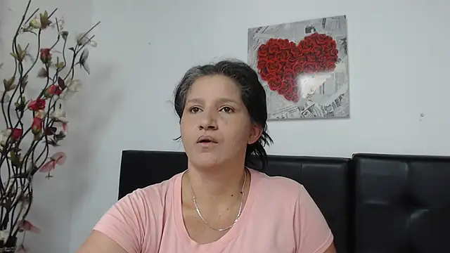 Snapshot of Angelinna_Milf chatting on January 16, 7:10 pm Angelinna Milf online show from January 16, 7:10 pm