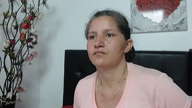 Snapshot of Angelinna_Milf chatting on January 17, 6:54 pm Angelinna Milf online show from January 17, 6:54 pm