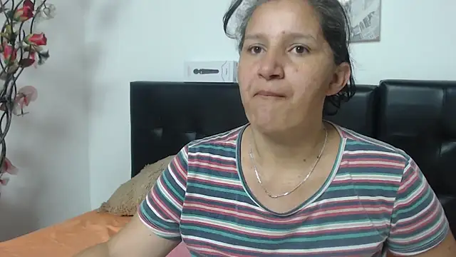 Snapshot of Angelinna_Milf chatting on February 7, 2:19 am Angelinna Milf online show from February 7, 2:19 am