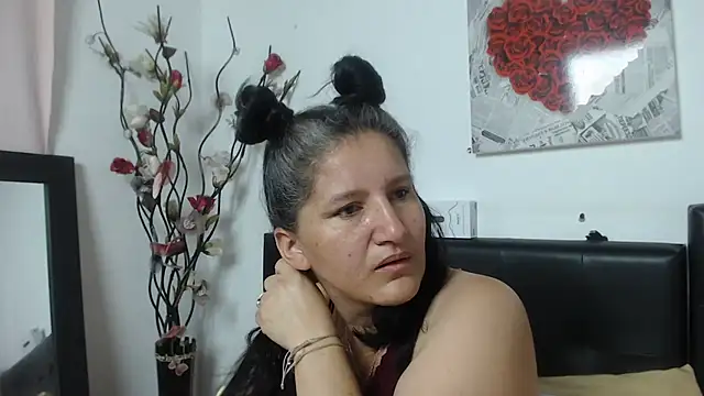 Snapshot of Angelinna_Milf chatting on February 15, 9:15 pm Angelinna Milf online show from February 15, 9:15 pm