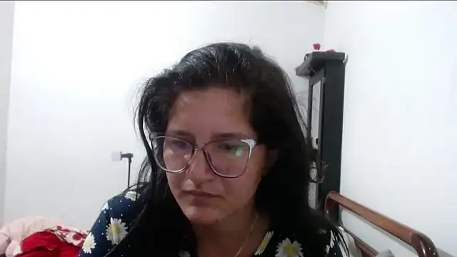 Snapshot of Angelinna_Milf chatting on September 18, 8:00 pm Angelinna Milf online show from September 18, 8:00 pm