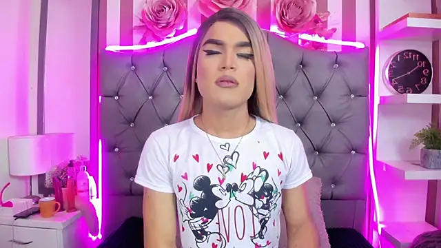 AllisonsweetZ online show from March 18, 1:31 pm