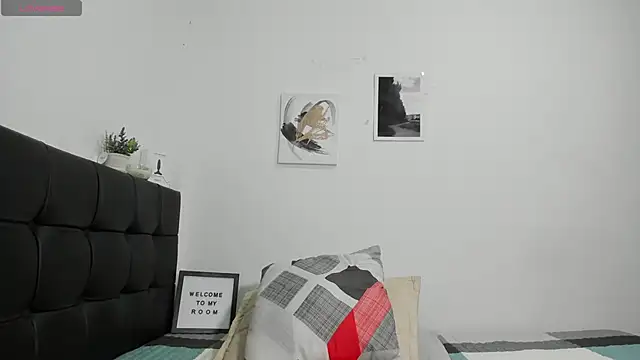 Snapshot of RoddyRich11 chatting on January 17, 12:42 pm RoddyRich11 online show from January 17, 12:42 pm