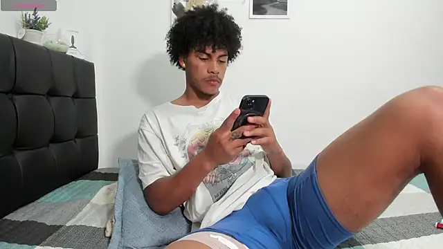 Snapshot of RoddyRich11 chatting on January 21, 6:02 pm RoddyRich11 online show from January 21, 6:02 pm